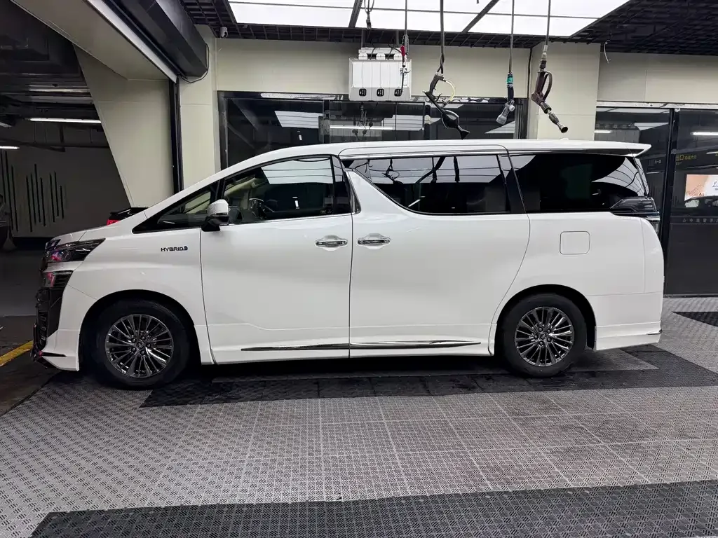 Toyota Vellfire — фото 7