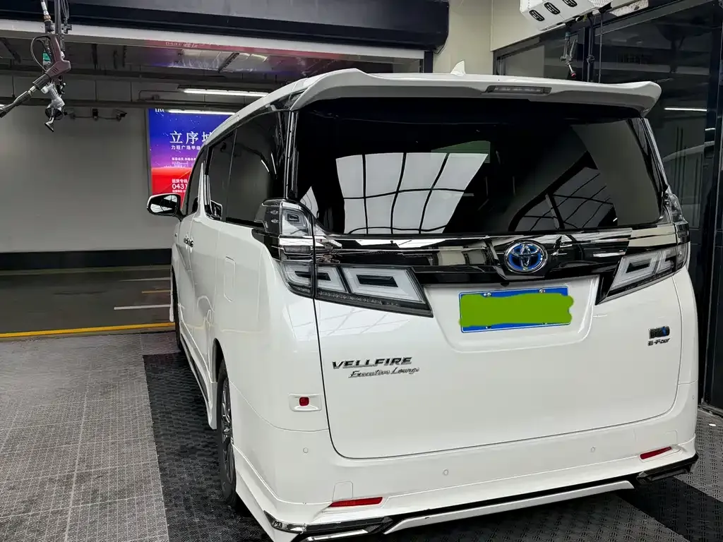 Toyota Vellfire — фото 6