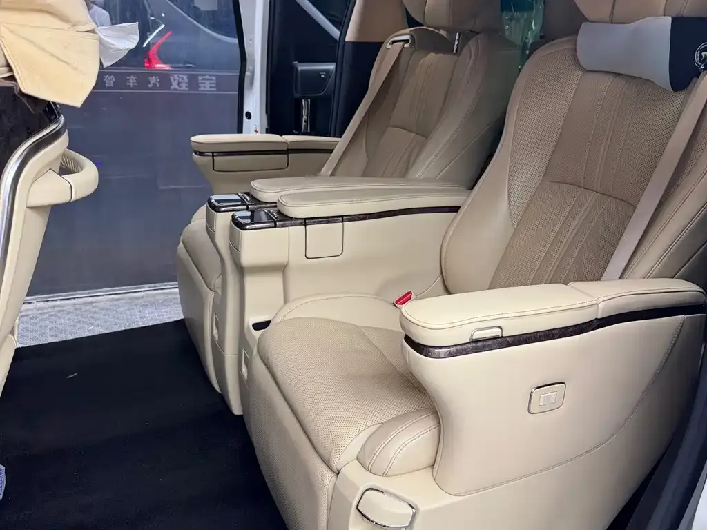 Toyota Vellfire — фото 2