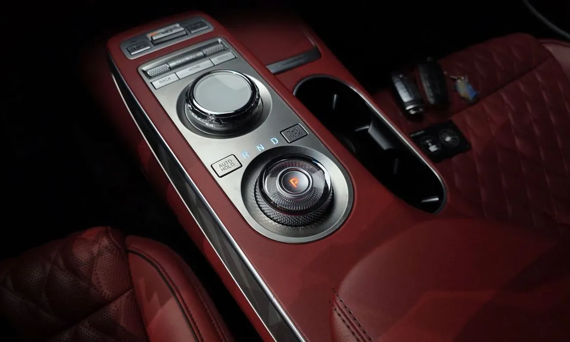 Genesis GV70 — фото 10