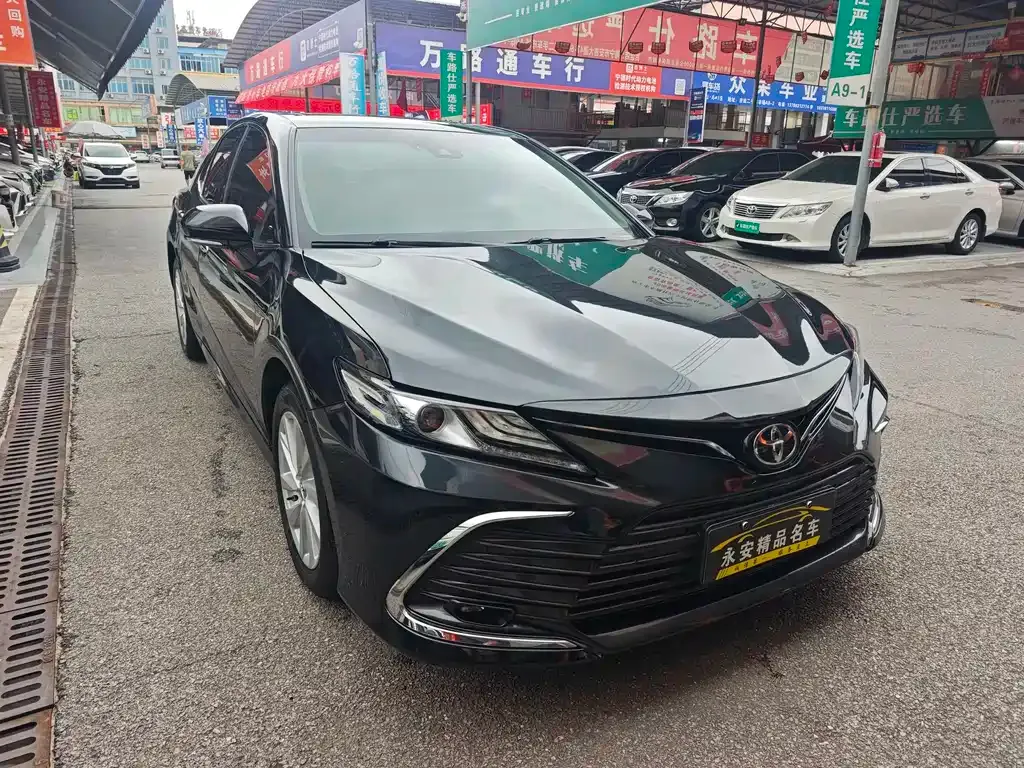 Toyota Camry — фото 5