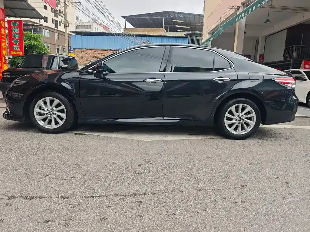 Toyota Camry — фото 6