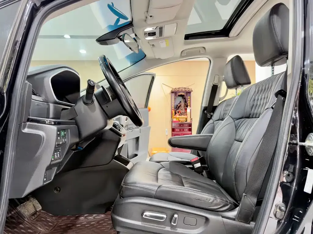 Honda Elysion 2022 из CN, фото 4