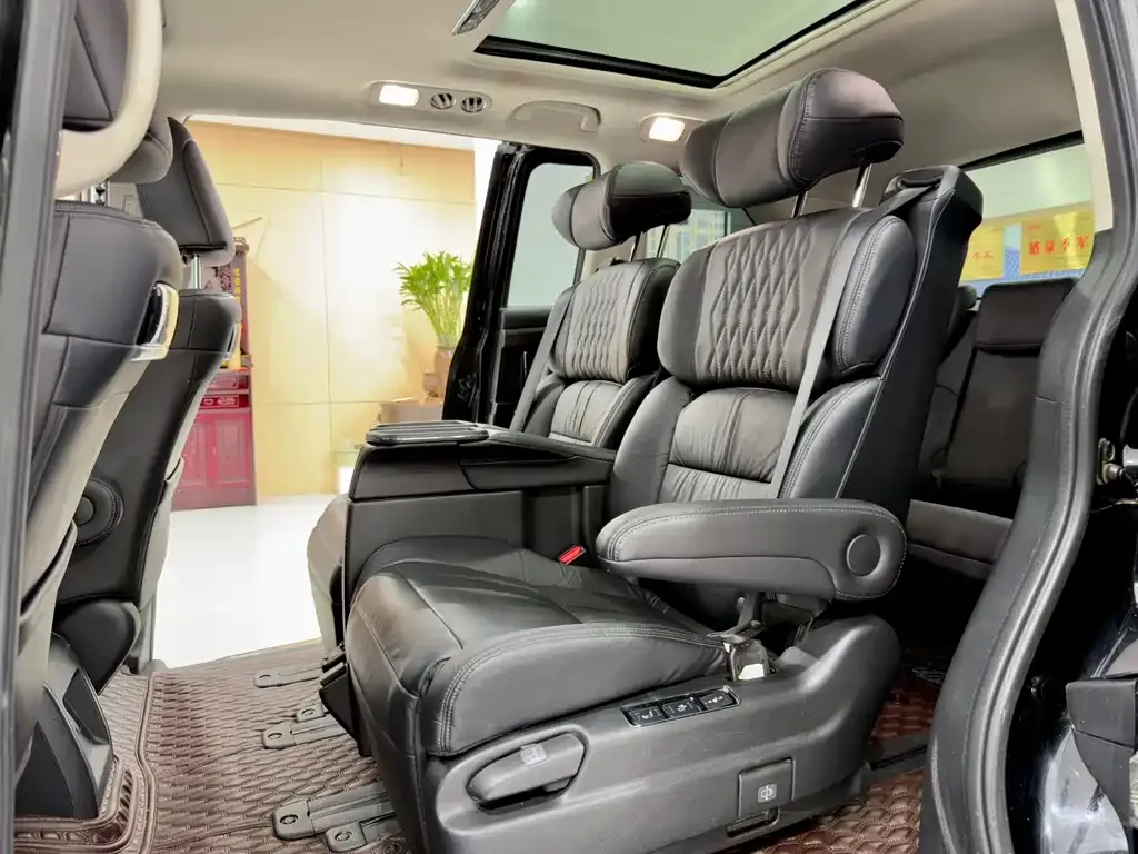 Honda Elysion 2022 из CN, фото 7