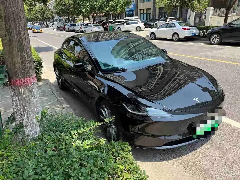 Tesla Model 3 — фото 7