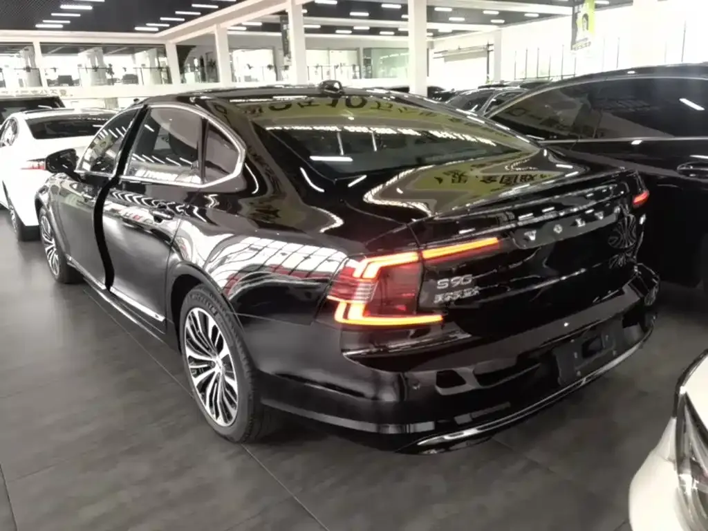 Volvo S90 — фото 10