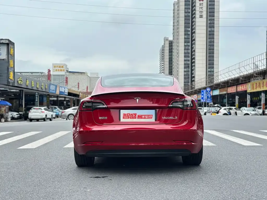 Tesla Model 3 — фото 10
