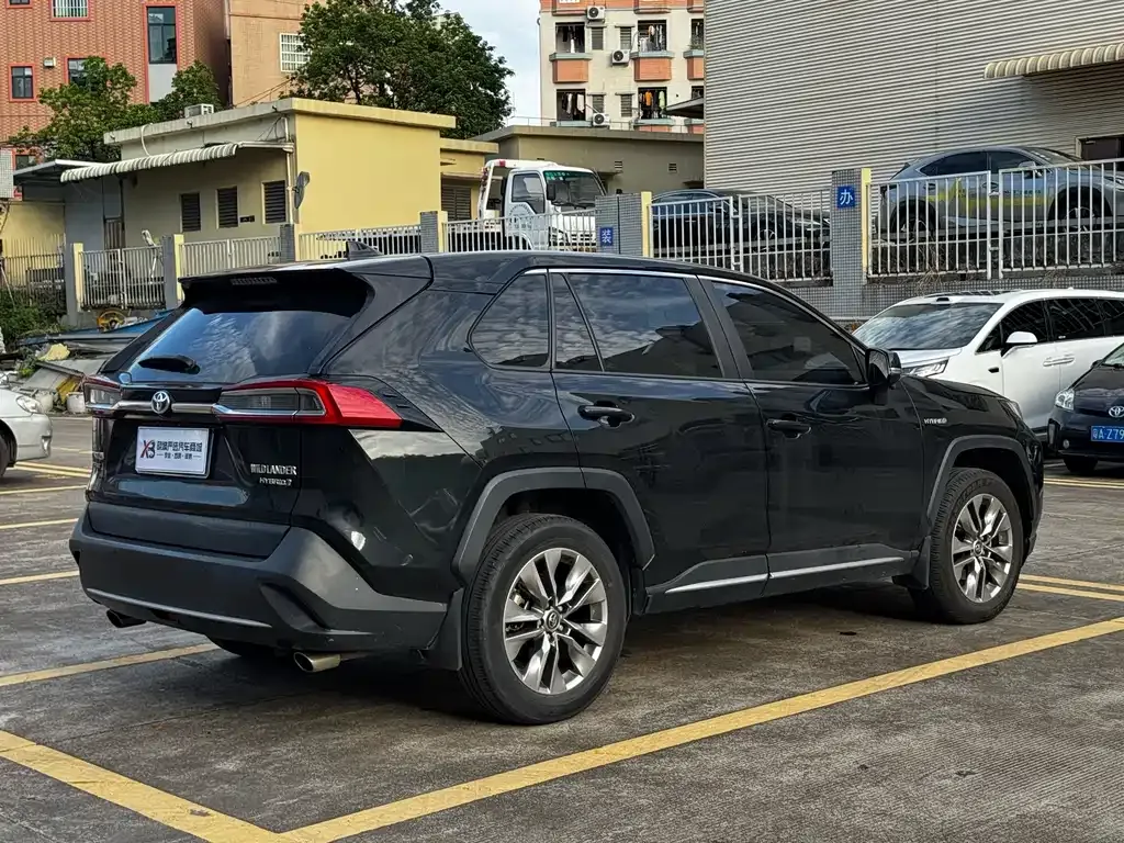 Toyota Wildlander — фото 10