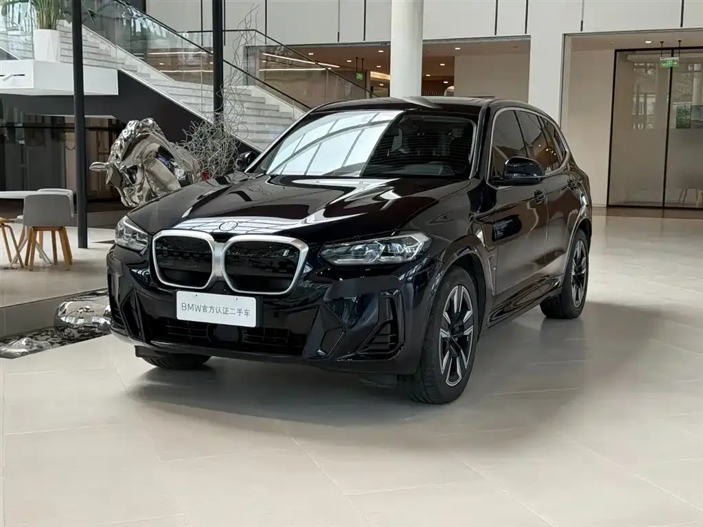 BMW iX3 — фото 1