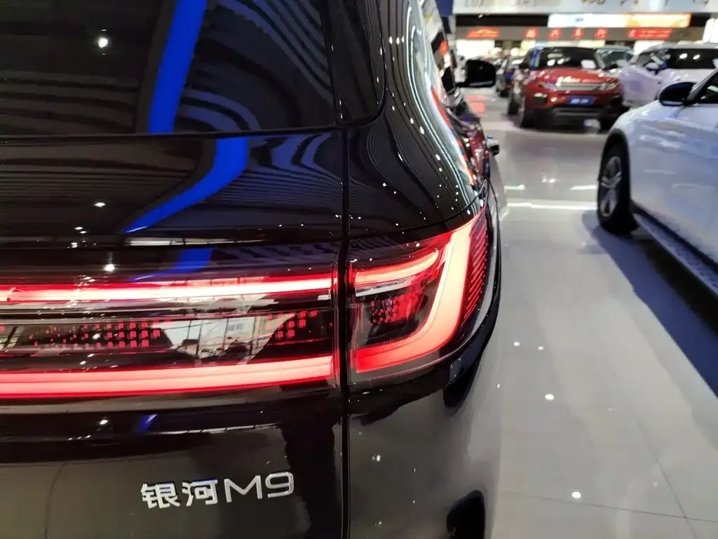 Geely Galaxy M9 — фото 8