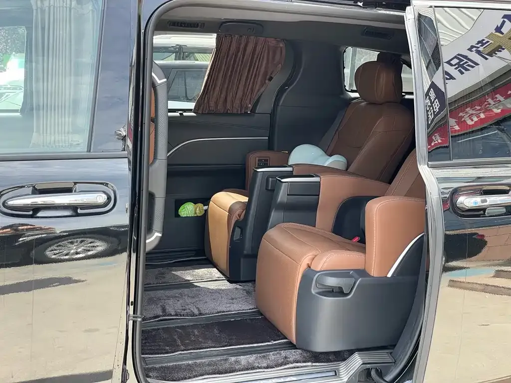 Toyota Sienna — фото 3