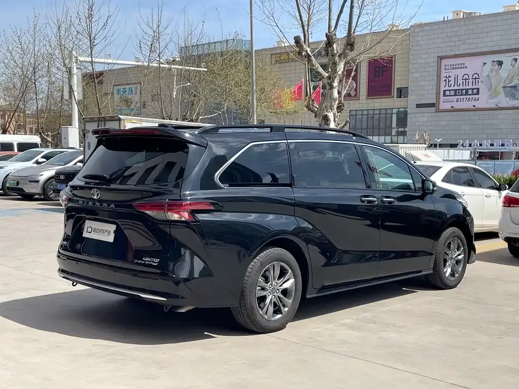 Toyota Sienna — фото 9
