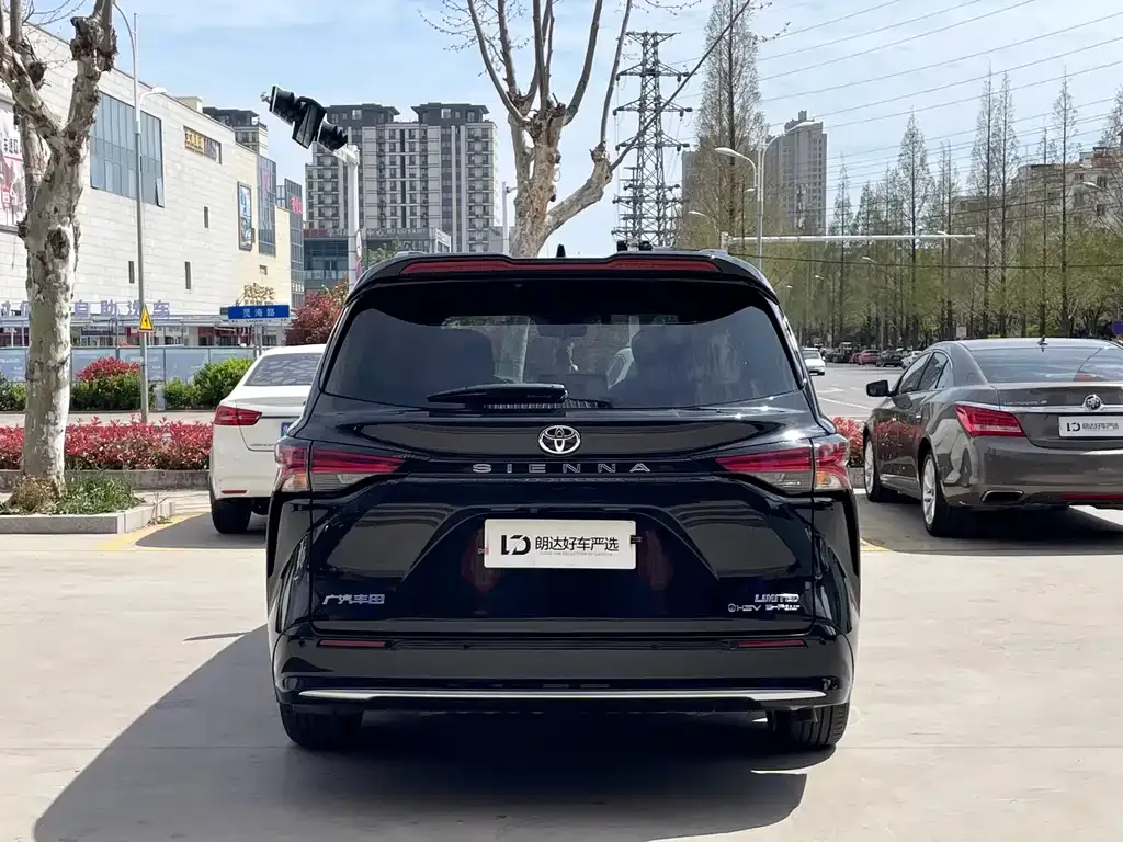 Toyota Sienna — фото 5