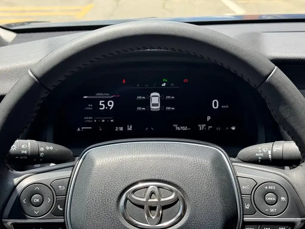 Toyota Camry — фото 7