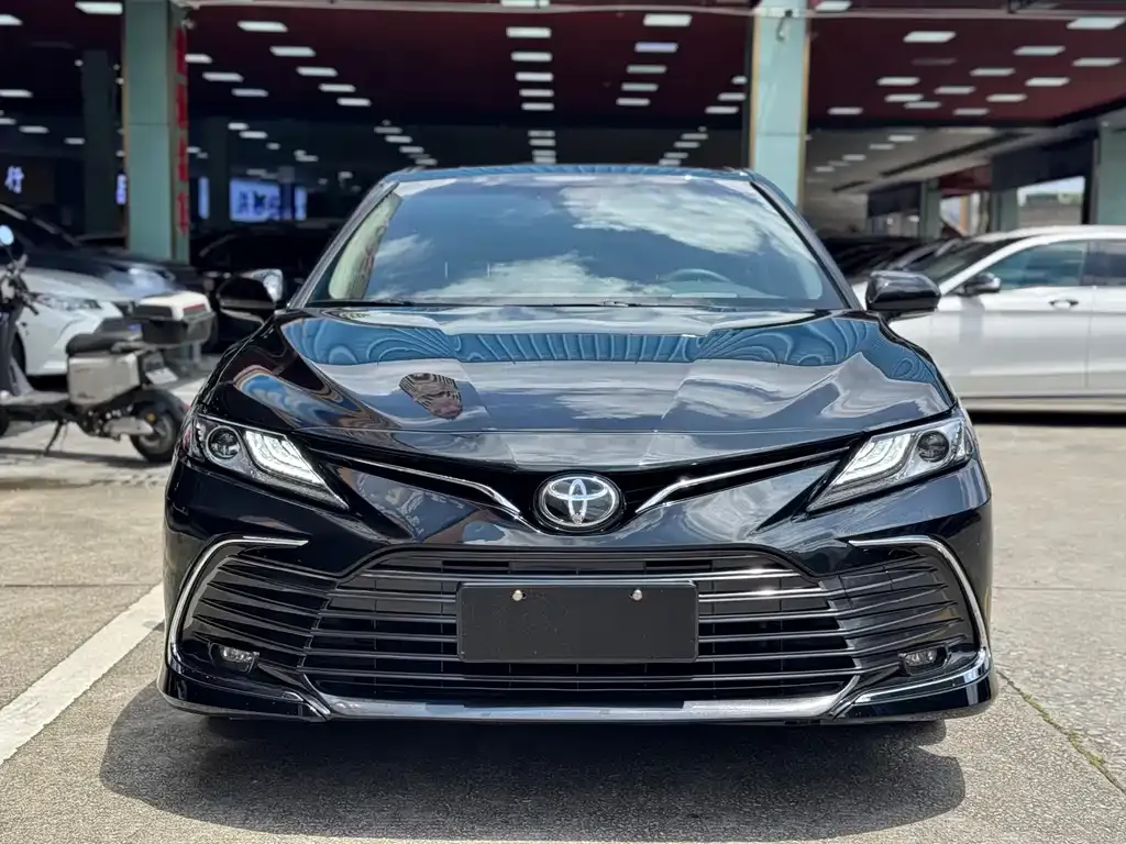 Toyota Camry — фото 4