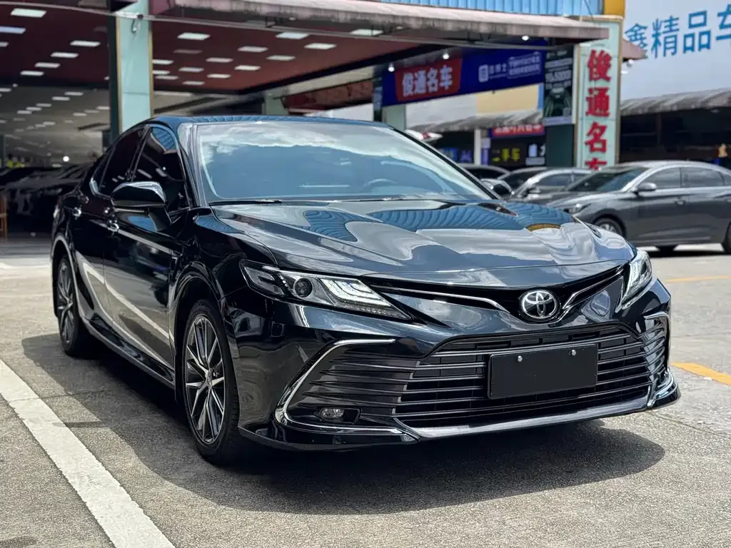 Toyota Camry — фото 8
