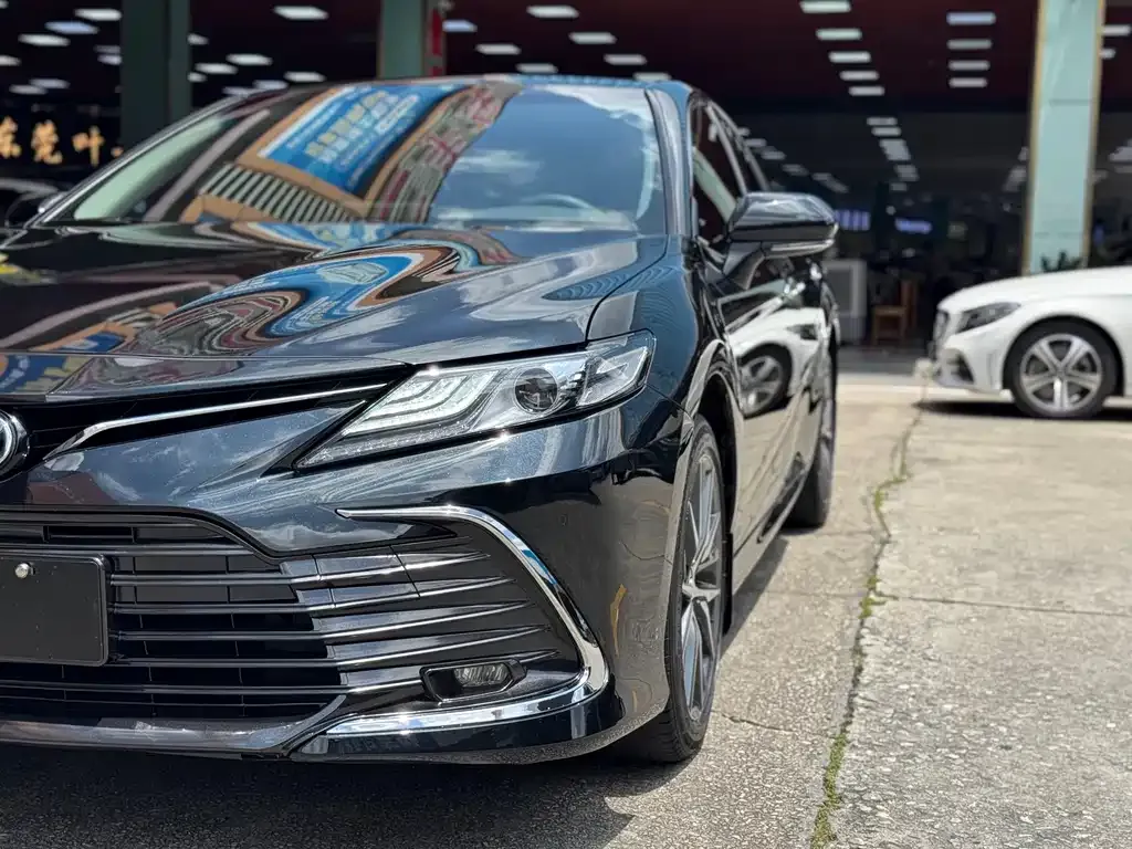 Toyota Camry — фото 6