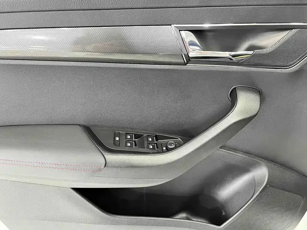 Skoda Karoq — фото 10
