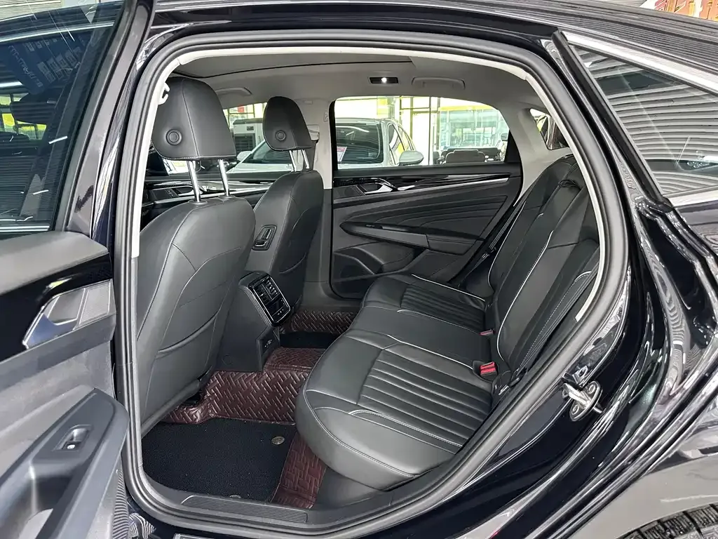 Volkswagen Passat — фото 6