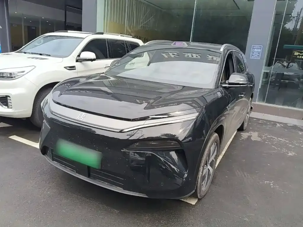 BYD Tang L — фото 1