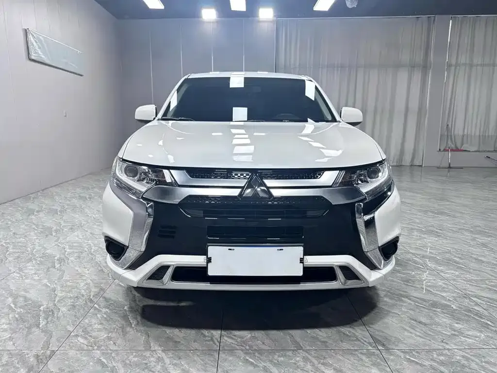 Mitsubishi Outlander — фото 10