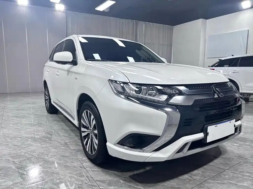 Mitsubishi Outlander — фото 3