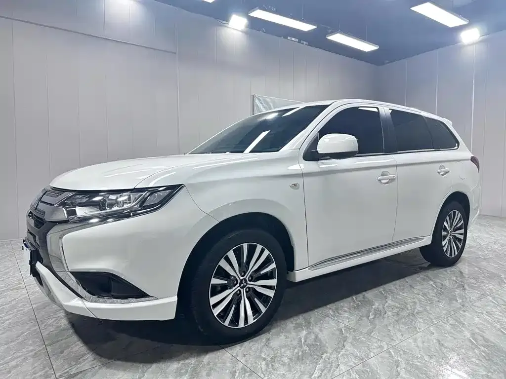 Mitsubishi Outlander — фото 4