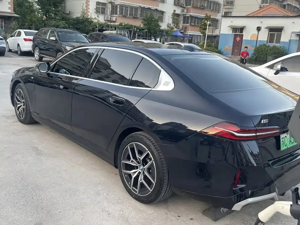 BMW i5 — фото 1
