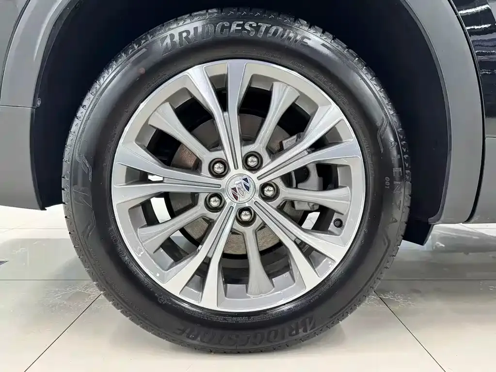 Buick Envision Plus — фото 4