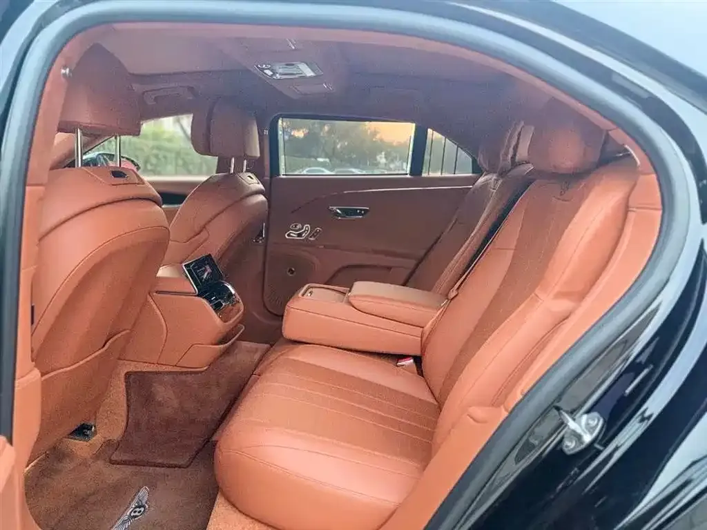 Bentley Flying Spur — фото 3