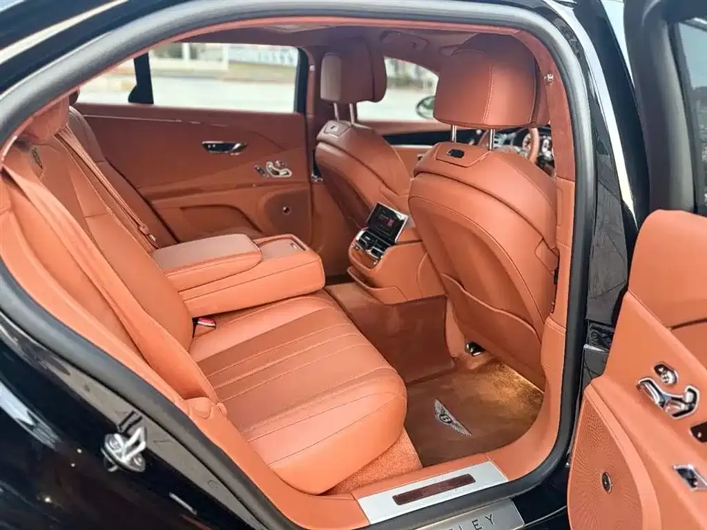 Bentley Flying Spur — фото 4