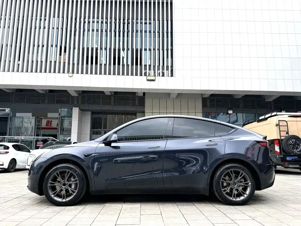 Tesla Model Y — фото 4