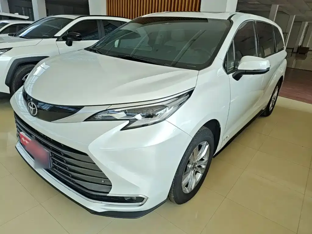 Toyota Sienna — фото 5