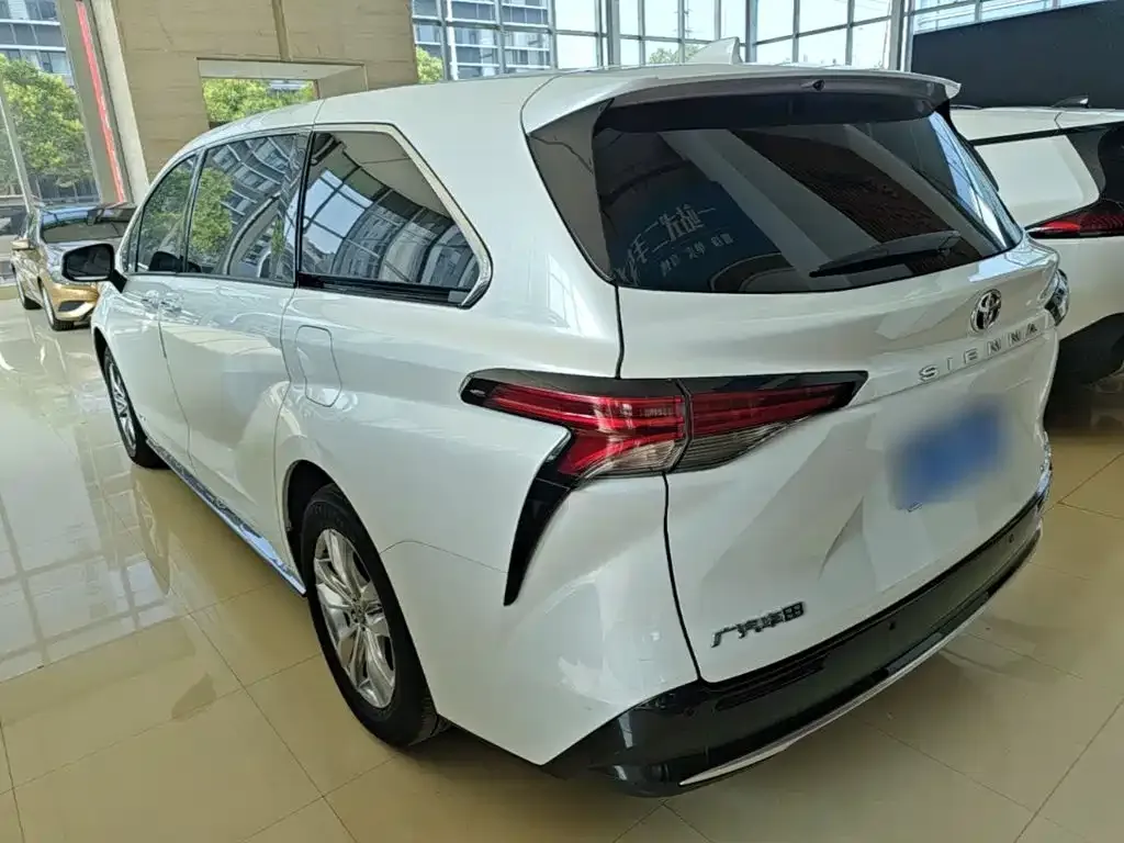 Toyota Sienna — фото 7
