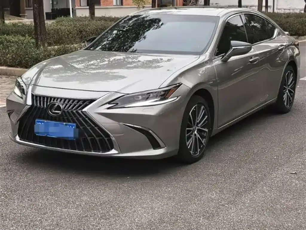 Lexus ES — фото 1