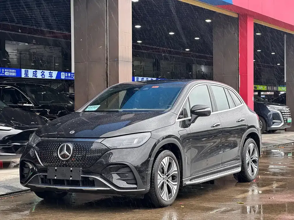 Mercedes-Benz EQE SUV — фото 1
