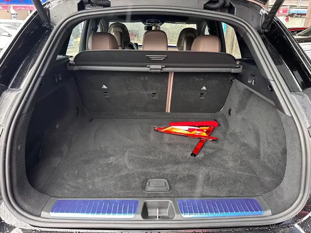 Mercedes-Benz EQE SUV — фото 10