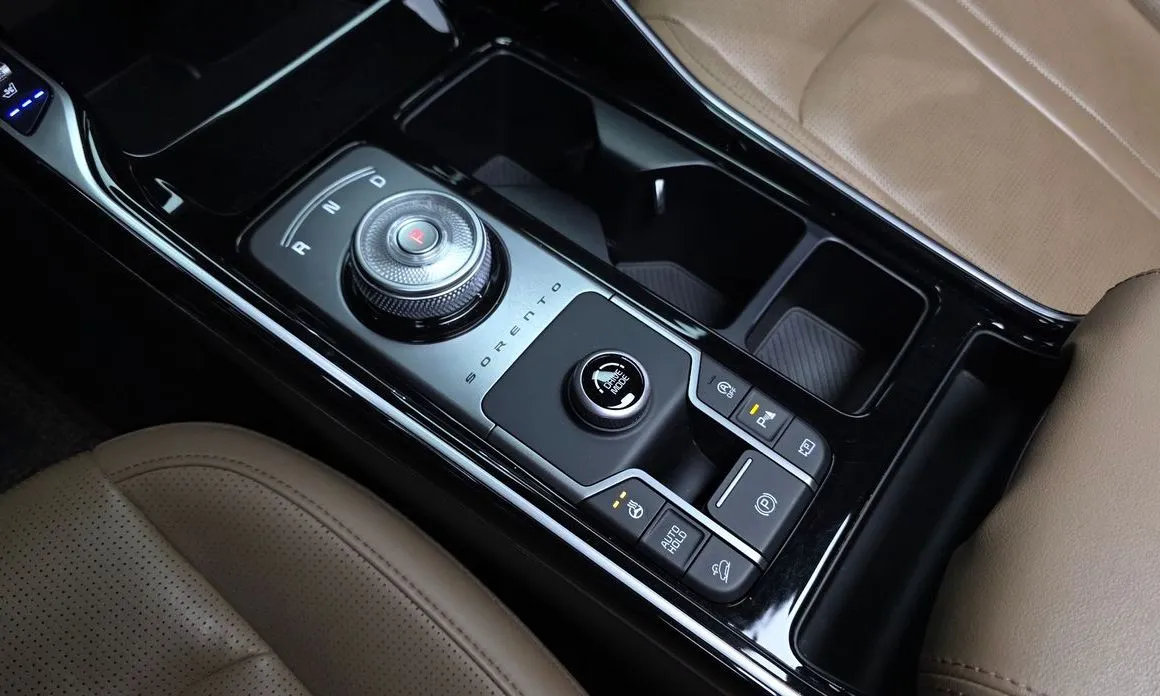 Kia Sorento — фото 8