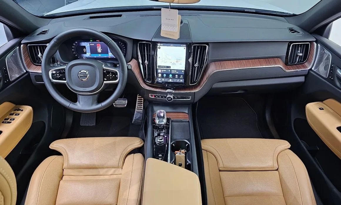 Volvo XC60 — фото 8