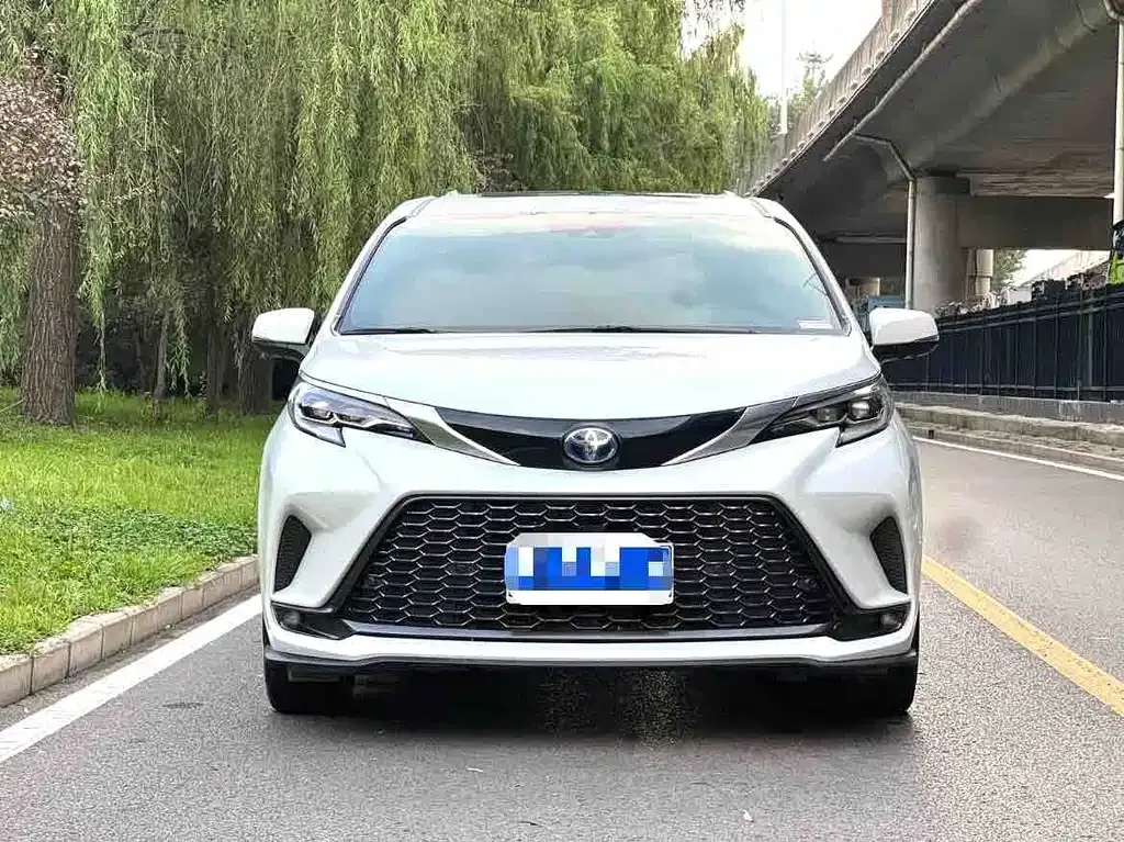 Toyota Granvia — фото 8