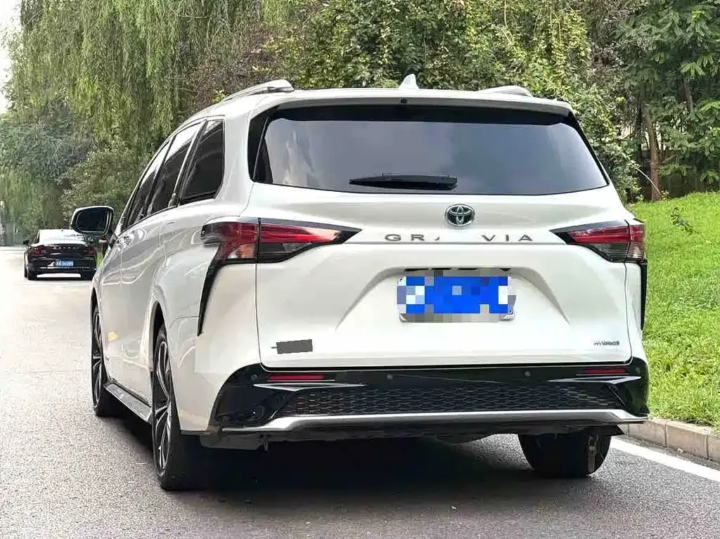 Toyota Granvia — фото 9