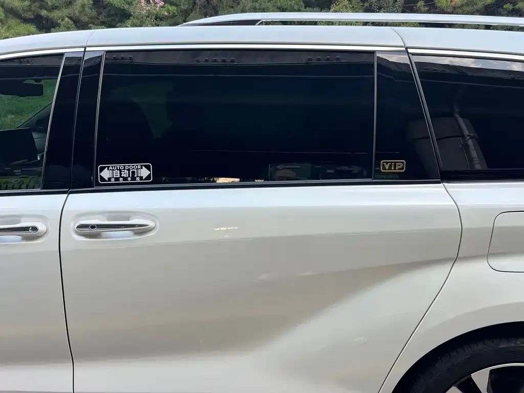 Toyota Granvia — фото 2