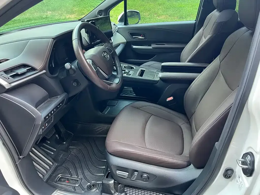 Toyota Granvia — фото 6