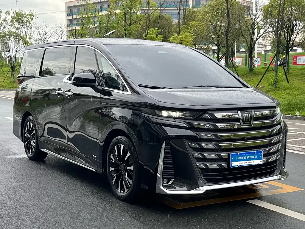 Toyota Vellfire — фото 8