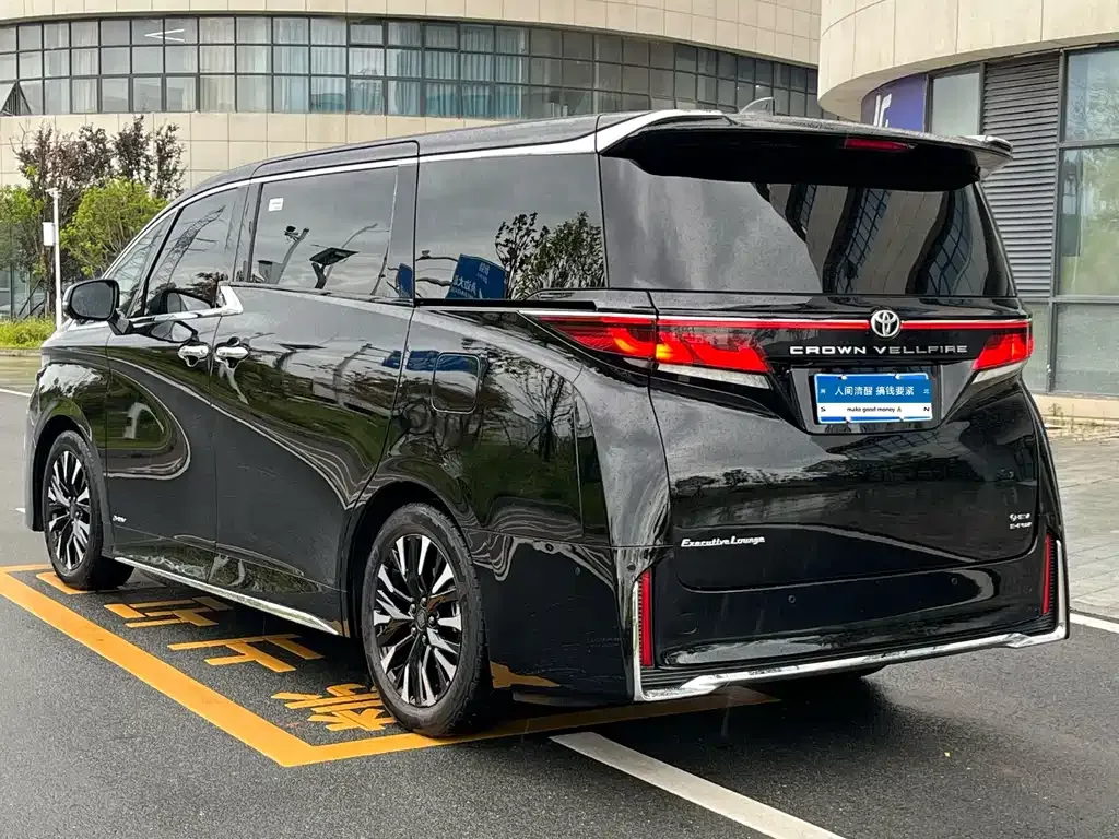 Toyota Vellfire — фото 7