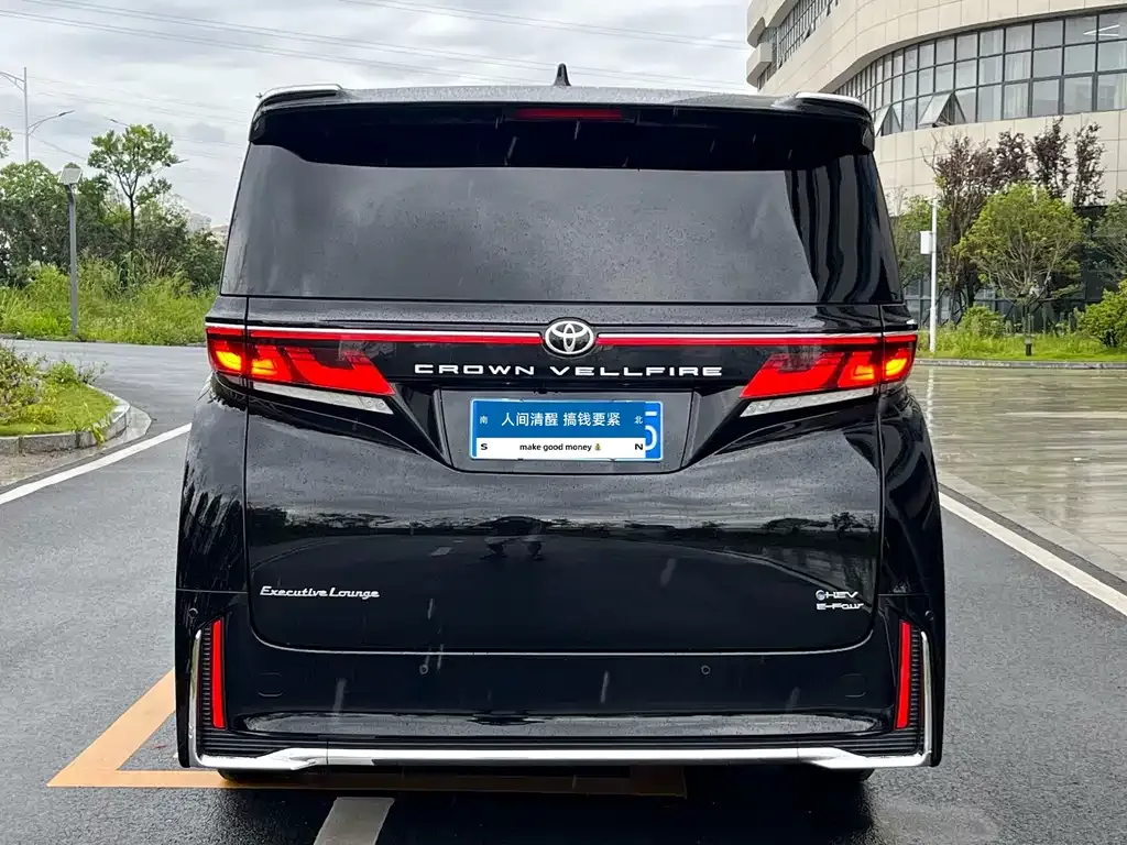 Toyota Vellfire — фото 2