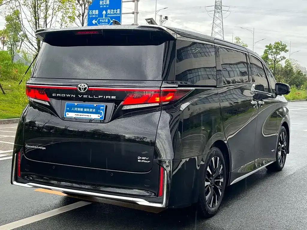 Toyota Vellfire — фото 9