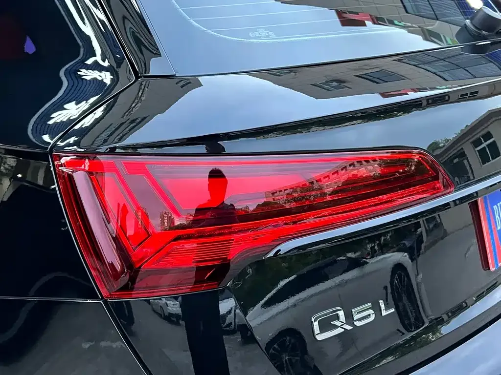 Audi Q5L — фото 10