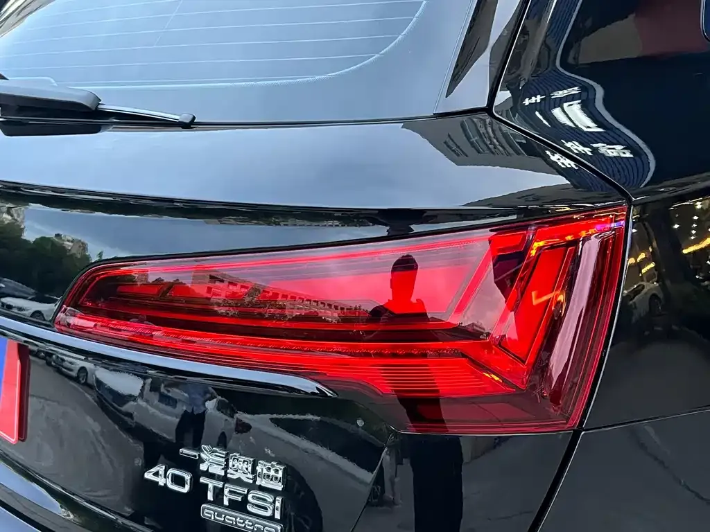 Audi Q5L — фото 9