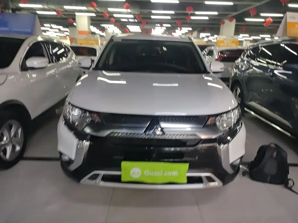 Mitsubishi Outlander — фото 5